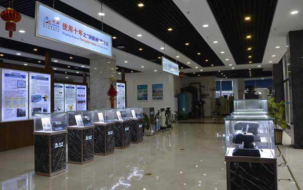 珠寶展柜設(shè)計(jì)一定要既美觀又實(shí)用 珠寶展柜設(shè)計(jì)一定要既美觀又實(shí)用