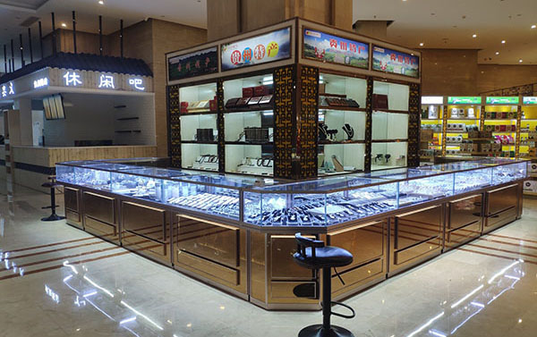 珠寶展示柜臺沒有zui好的，只有zui合適的