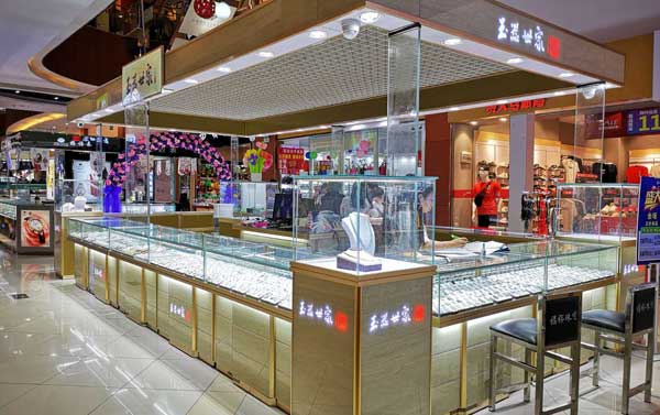 珠寶首飾展柜如何保證定制品質(zhì)？定制成本高嗎？